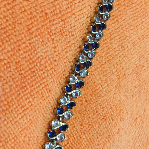 A bracelet - Picture 3 of 3